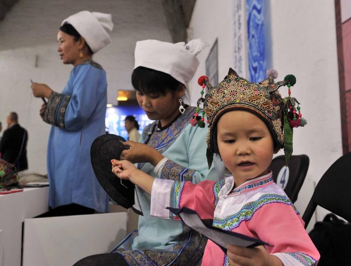Folk handicrafts made in SW China's Guizhou Province displayed in Beijing