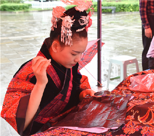 City shows off ethnic diversity with cultural heritage display