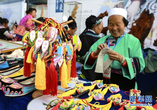 Anshun handicraftsmen demonstrate skills