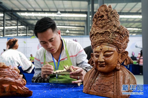 Anshun handicraftsmen demonstrate skills