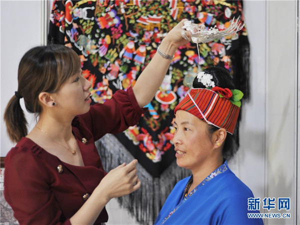 Guizhou exhibition showcases folk handicrafts