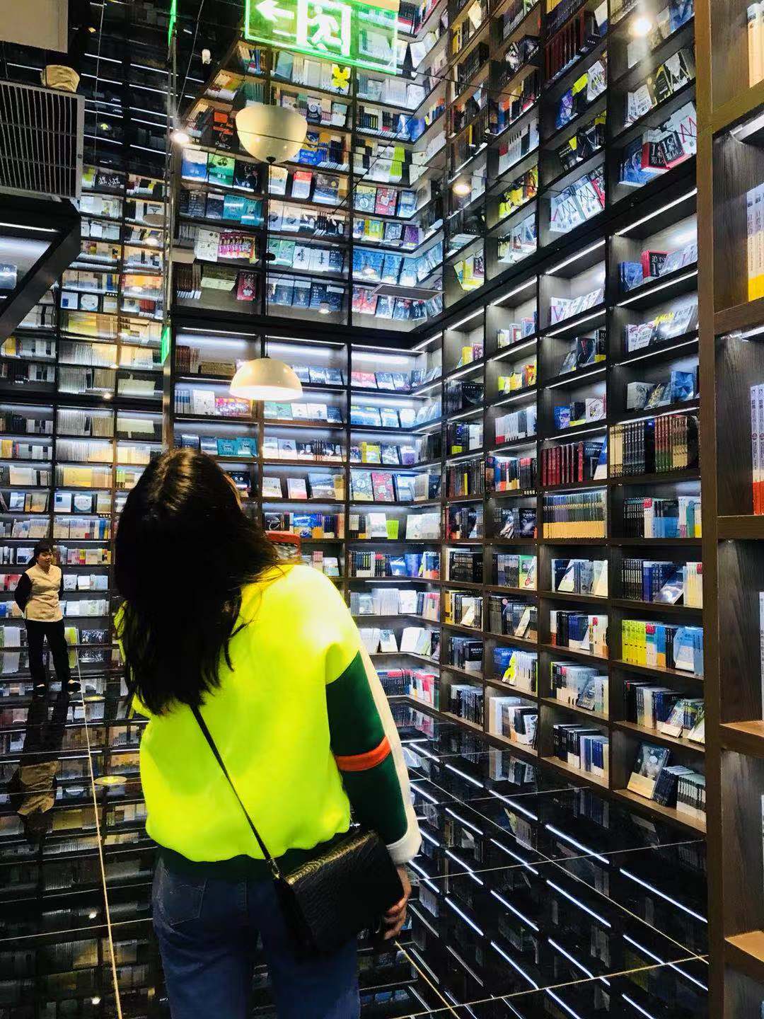 Splendid bookstore opens up in Guiyang, SW China's Guizhou province