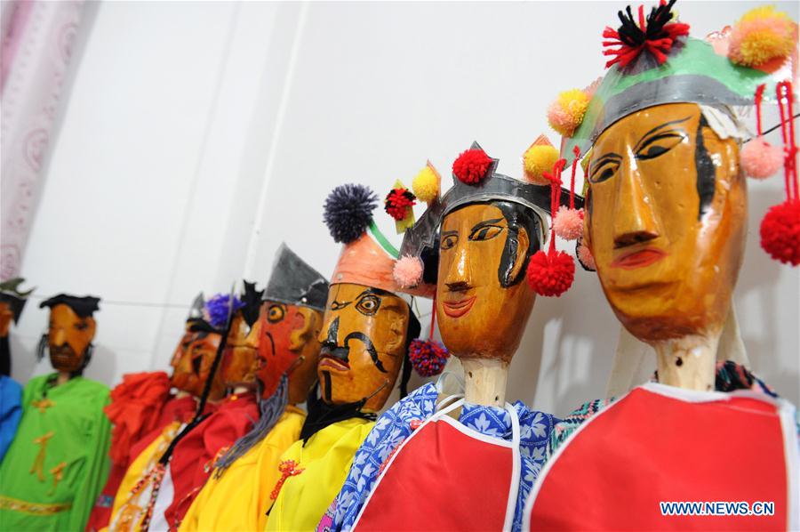 Shiqian puppet show inheritors teach students to perform in China's Guizhou