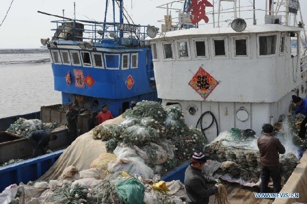 Fishers busy preparing for new fishing season in N China