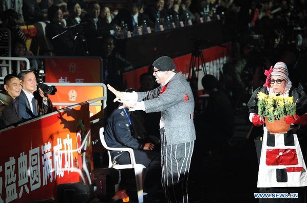 Acrobatics performance starts in N. China