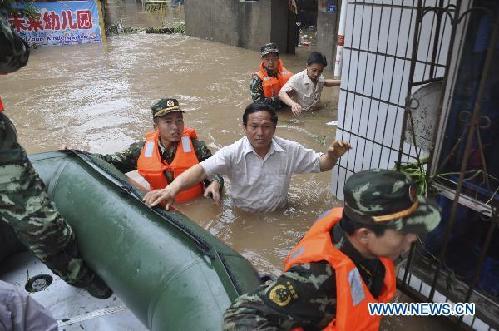 Stranded residents evacuated to safe place in flooded Guangshui City
