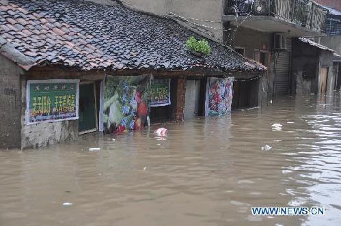 Stranded residents evacuated to safe place in flooded Guangshui City
