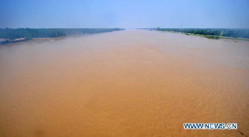 Water level of Hanjiang River falls