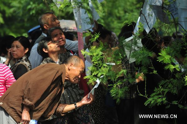 Parents make match for their children at blind date