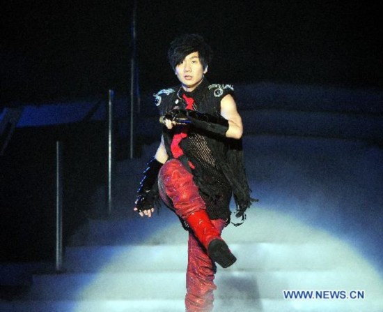 Singer Lin Junjie holds concert in Wuhan City