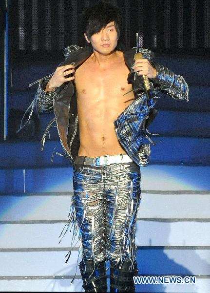 Singer Lin Junjie holds concert in Wuhan City