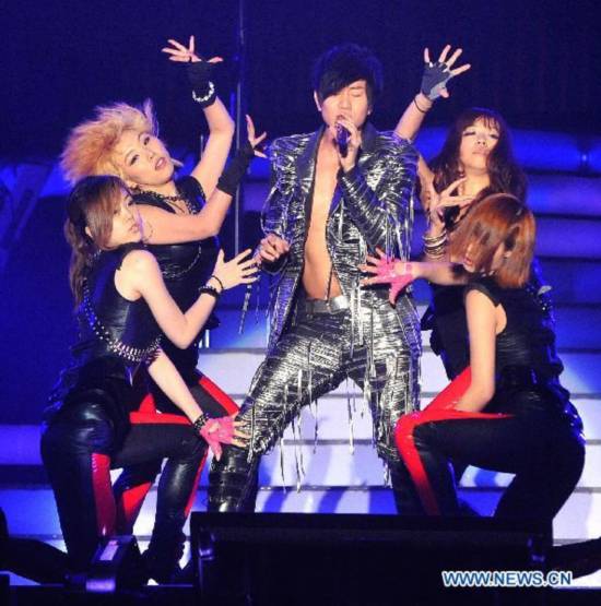 Singer Lin Junjie holds concert in Wuhan City