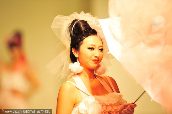 A model wears creations by graduates of Wuhan Textile University in Wuhan, Central China's Hubei province, May 18, 2011. Fashion graduates show what they’ve got