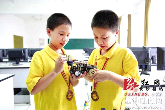 Twins from Changsha county win bronze medal in robot olympiad