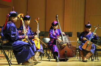 Matouqin music plays on