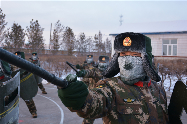North China soldiers still training in arctic weather