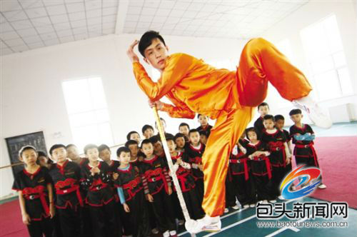 Martial arts master passes on his skills up north