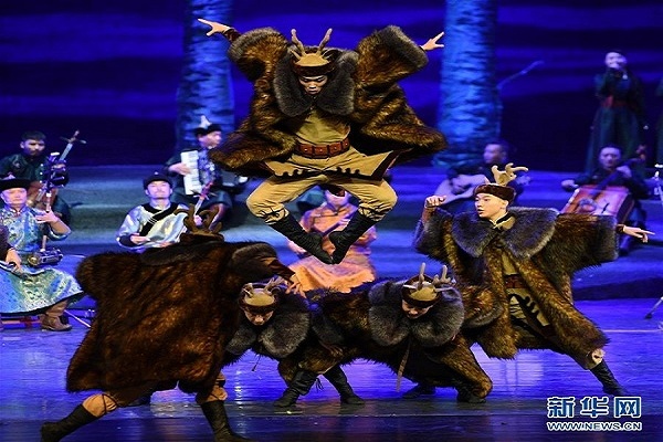 Ulanmuchi troupe performs at ethnic cultural gala