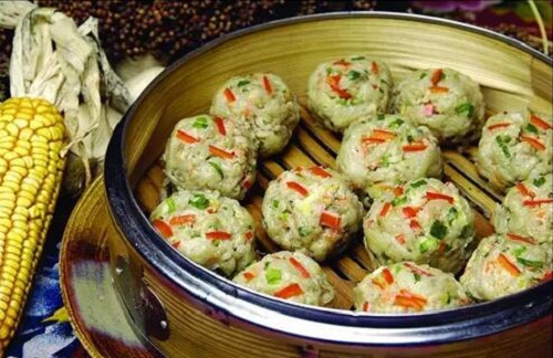 Foods made using hulless oat flour