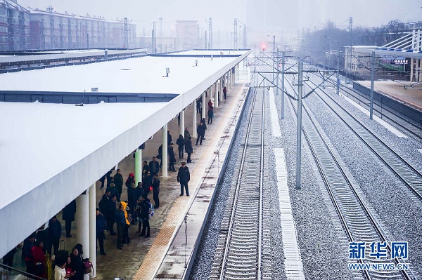 Post-holiday rush at train stations