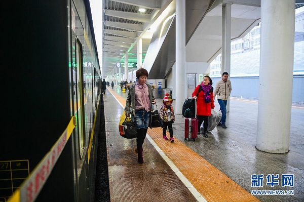 Post-holiday rush at train stations