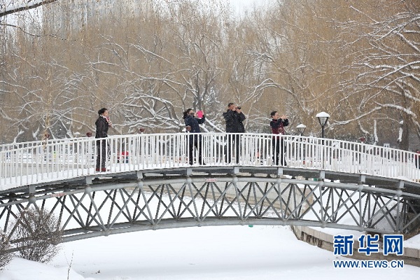 Snow provides entertainment in Hohhot