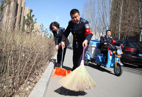 Sanitation patrol squads keep Hohhot clean