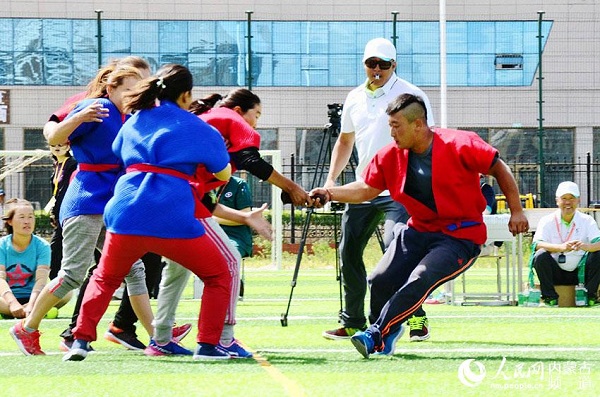 Grassland 'rugby' highlights Ewenki athleticism