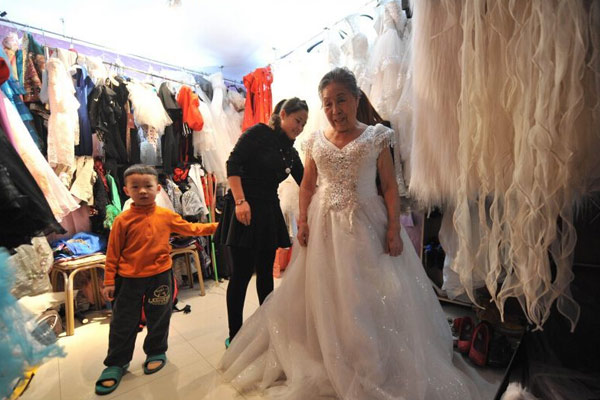 Changchun couple celebrates their diamond wedding anniversary