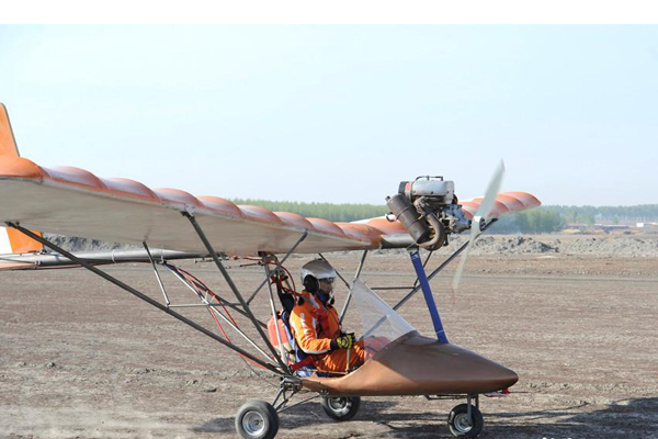 Man successfully flies homemade plane
