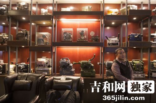 Old movie enthusiast in NE China