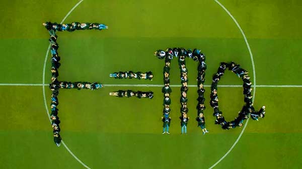 Jilin students celebrate graduation in creative way