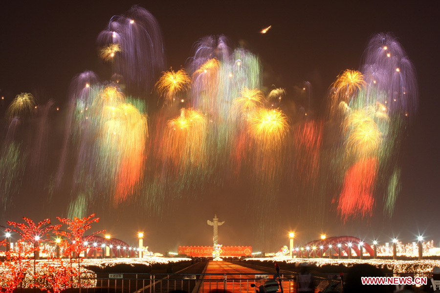 Fireworks illuminate night sky to greet Lunar New Year around China