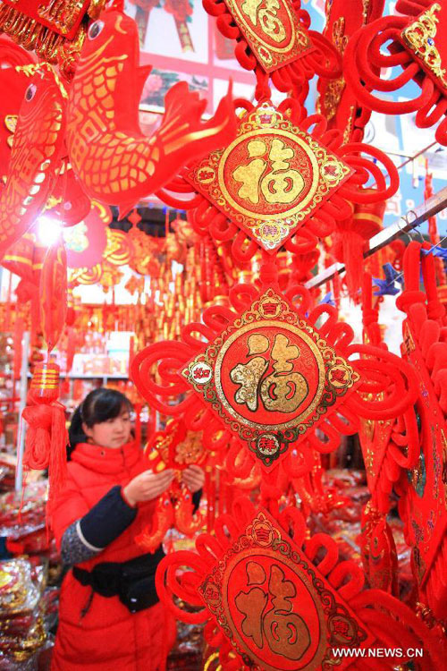 People prepare for spring festival in Jimo