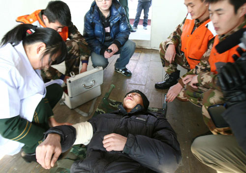 Qingdao maritime police hold rescue exercises