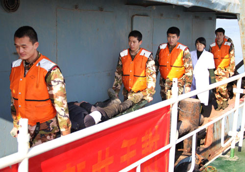 Qingdao maritime police hold rescue exercises