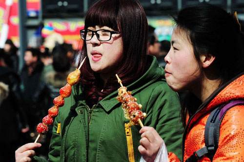 Qingdao Candied Haw Festival welcomes visitors