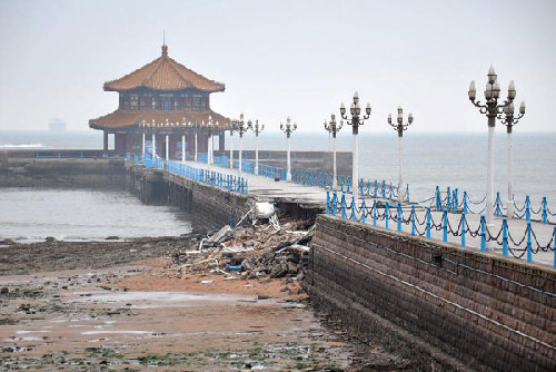 Thunderstorm hits Qingdao