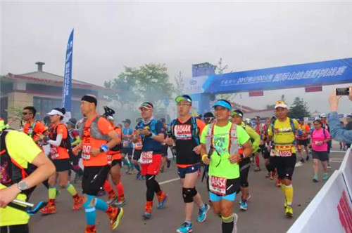 Thousands lace-up for Laoshan race