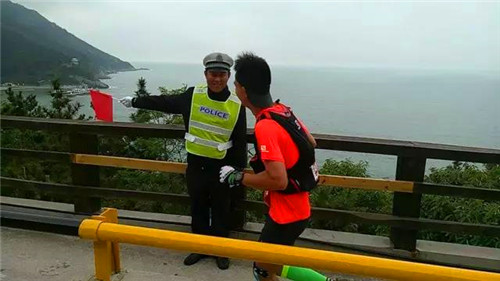 Thousands lace-up for Laoshan race