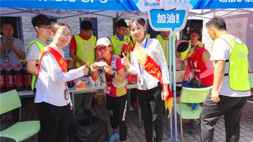Thousands lace-up for Laoshan race