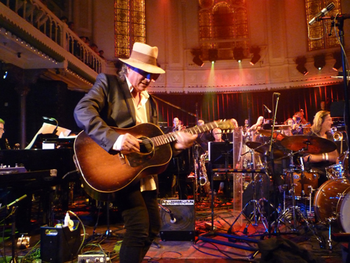 Guitarist Gary Lucas reinterprets old Shanghai songs