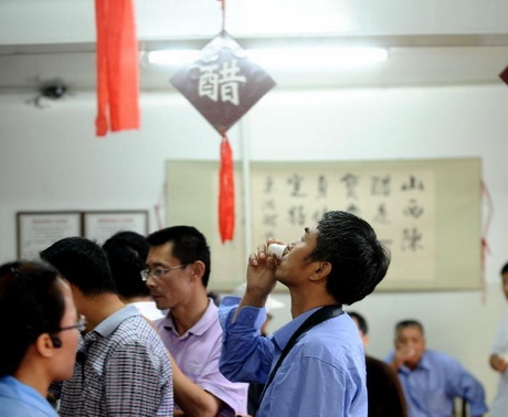 Theme museum displays process of making Shanxi mature vinegar