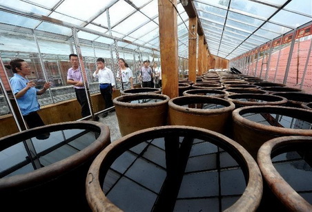 Theme museum displays process of making Shanxi mature vinegar