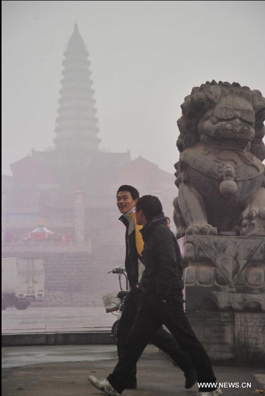 Heavy fog envelops Shanxi
