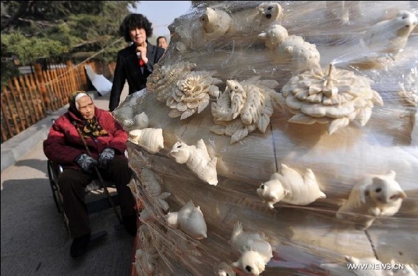 Huge steamed breads on show in Shanxi
