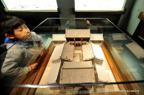 People visit museum in Taiyuan during Qingming Festival holiday