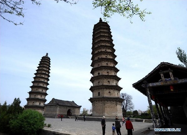 Twin pagodas at Yongzuo Temple