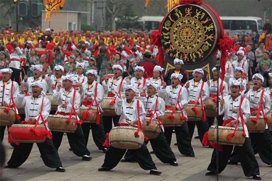 Gongs and drums at Linfen Yao culture tourism festival
