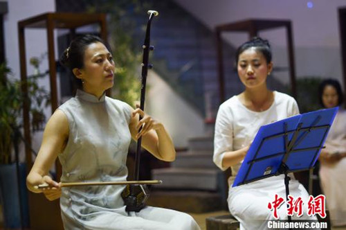 Classical music concert held in Qixi
